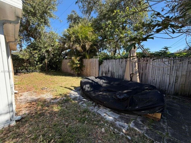 Building Photo - 2121 N 57th Terrace