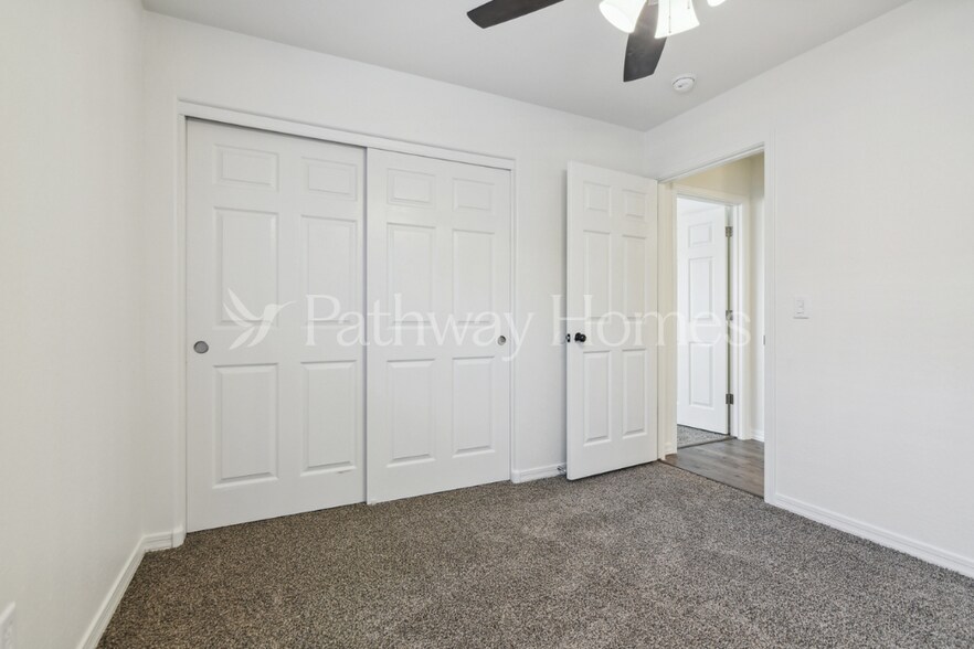 Building Photo - 207 W Latona Rd