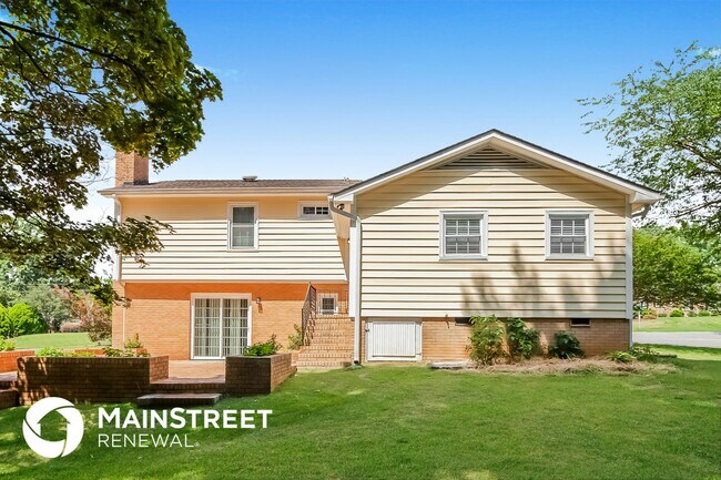 Building Photo - 1200 Castlegate Dr