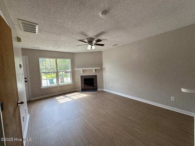 Building Photo - 1059 W Pueblo Dr