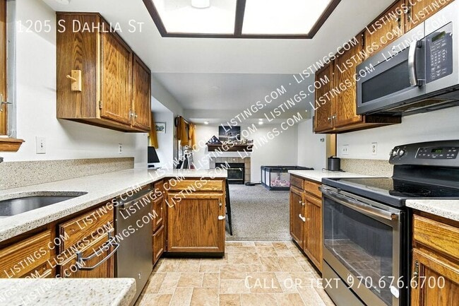 Building Photo - 1205 S Dahlia St