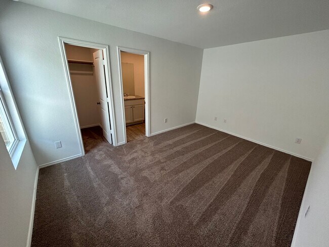 Building Photo - Rare Find: Affordable 3BR Ready for Immediate Move-In- Apartment-Style Living Without The Apartment!