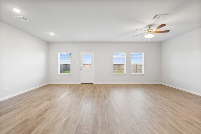 Building Photo - 16743 Needlepoint Dr