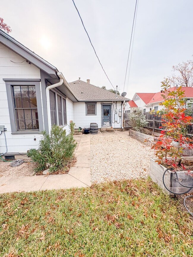 Building Photo - 515 N 32nd St