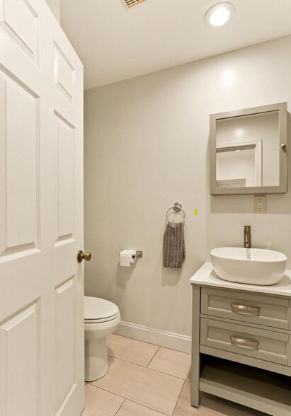 Upstairs bath - 650 Newton Pl NW