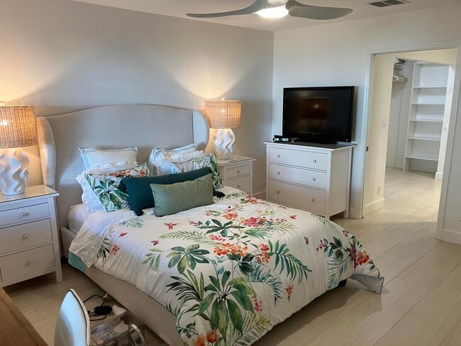 Building Photo - 333 Pelican Way