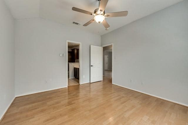 Building Photo - 2323 Brookview Dr
