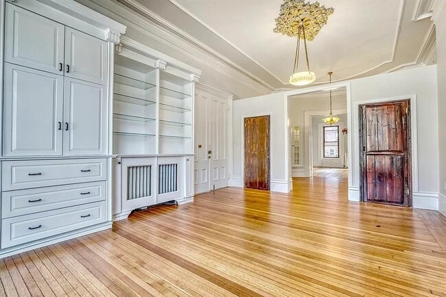 Building Photo - 654 Tremont St