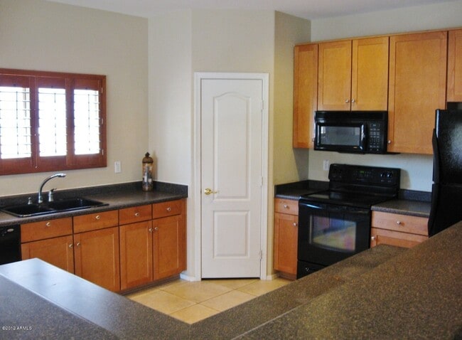 Building Photo - COMING SOON!! LOVELY  5-BEDROOM, 3-BATH GILBERT HOME