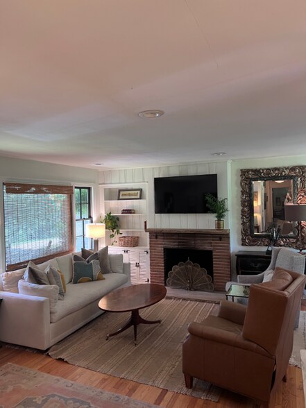 Building Photo - 4109 Panorama Dr SE