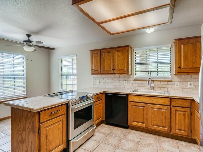 Building Photo - 10511 Hibbs Ln