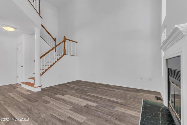 Building Photo - 2 Charles Ct