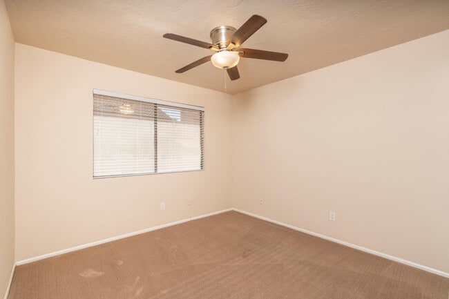 Building Photo - 1656 N Sierra Vista Dr