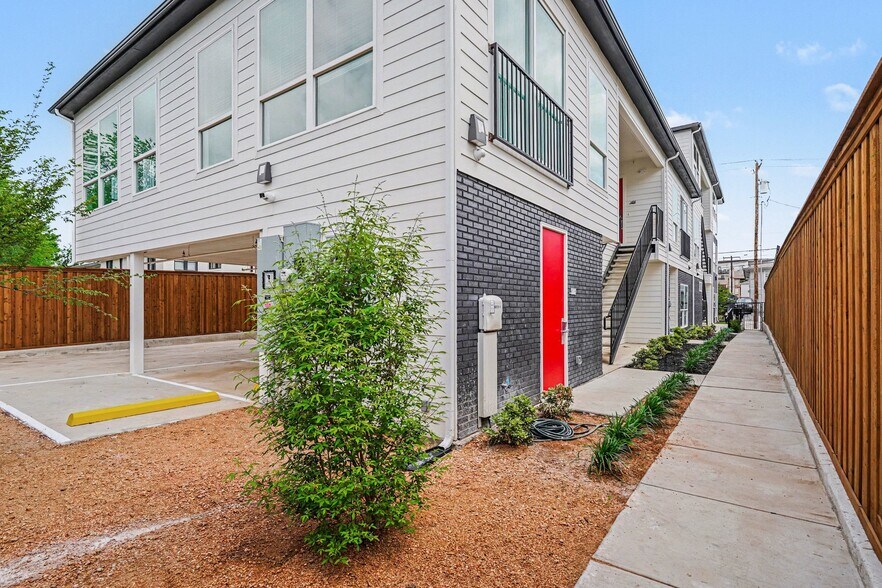 Building Photo - 2217 N Fitzhugh Ave