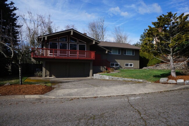 Building Photo - Beautiful NW Portland Heights 4 bedroom