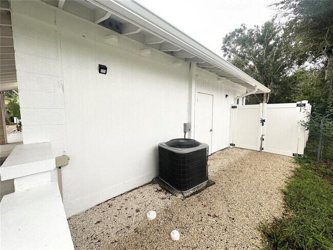 Building Photo - 2238 Clematis St