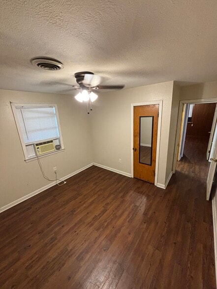 Building Photo - 17415 Sidney rd