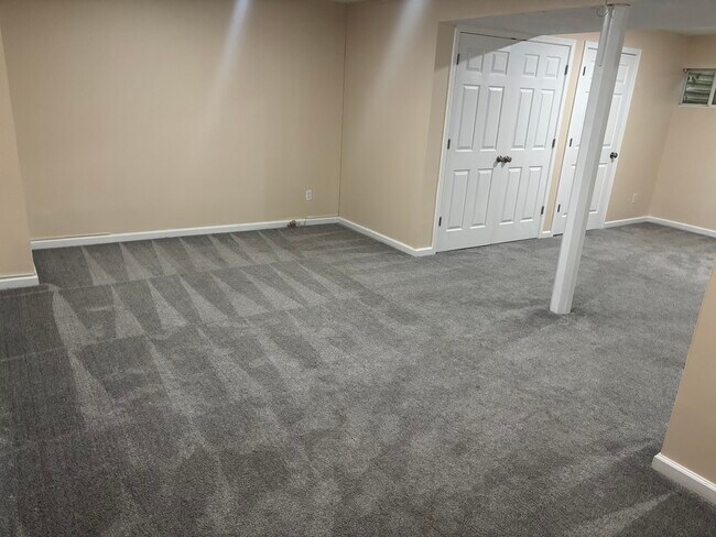 Building Photo - 5895 Mill Oak Dr