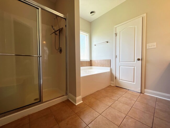 Building Photo - Country living in Grays Creek with proximi...