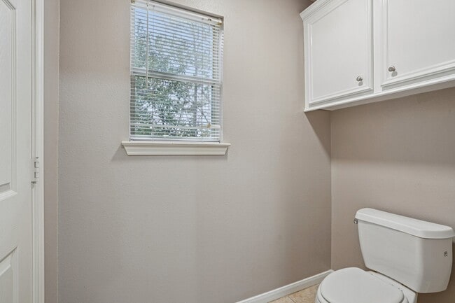 Building Photo - 100 Westpark Dr