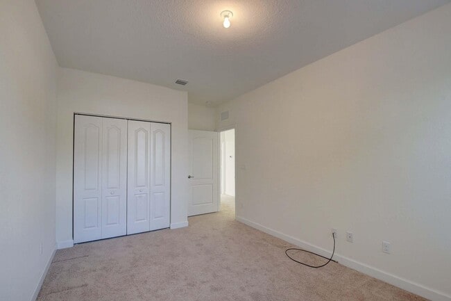Building Photo - 8834 Willow Cove Ln