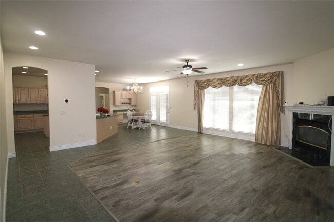 Building Photo - 320 Remington Way Dr