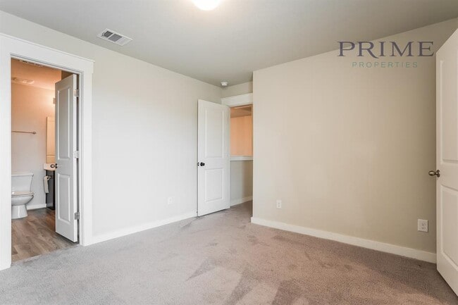 Building Photo - 602 Skiff Moth Dr