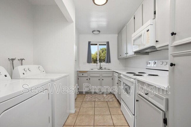 Building Photo - 820 Encinitas Blvd