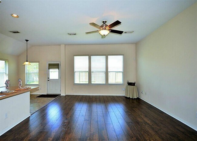 Building Photo - 2608 Courtyard Ln