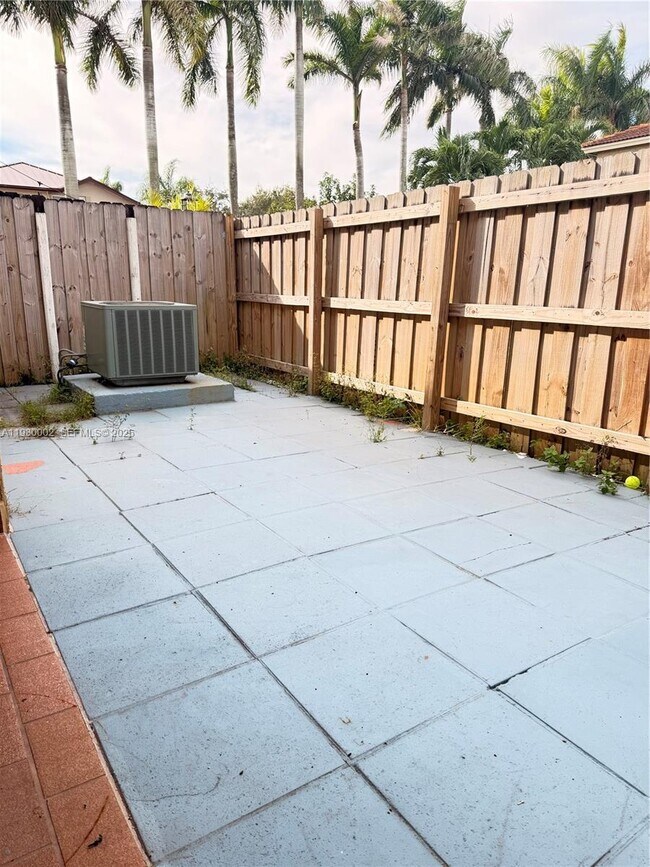 Building Photo - 6880 SW 158th Ct