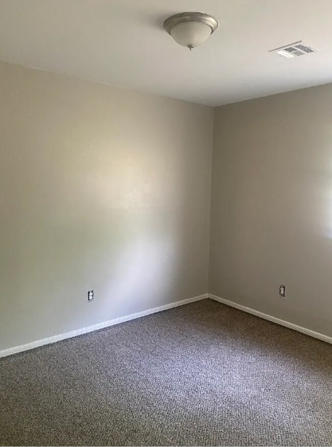Building Photo - Charming 3-Bed, 2-Bath OKC Home with Fence...