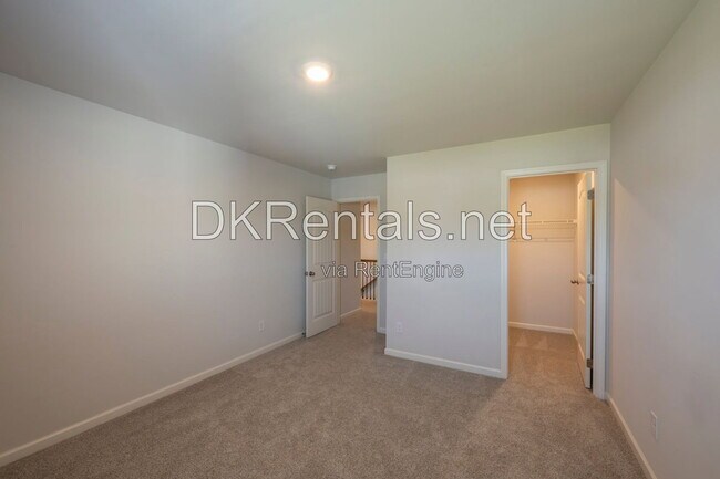 Building Photo - 7095 Evening Dew Dr