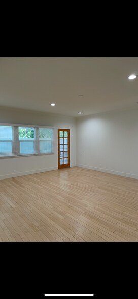 Building Photo - 6505 Greenbush Ave