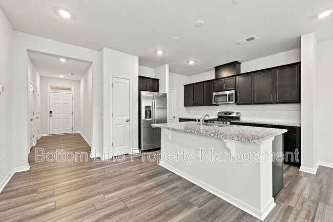 Building Photo - 5000 Arkose Dr