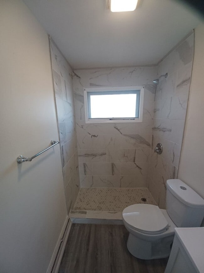 Building Photo - Don't miss out on this great Duplex!