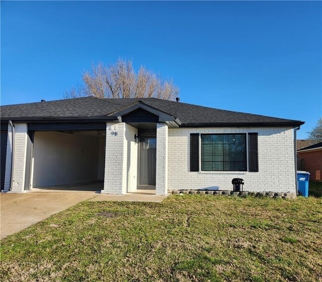 Building Photo - 9 Holly Dr