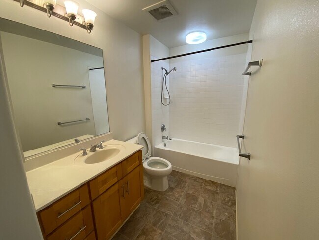 Building Photo - 91-1009 Kamaaha Ave #505