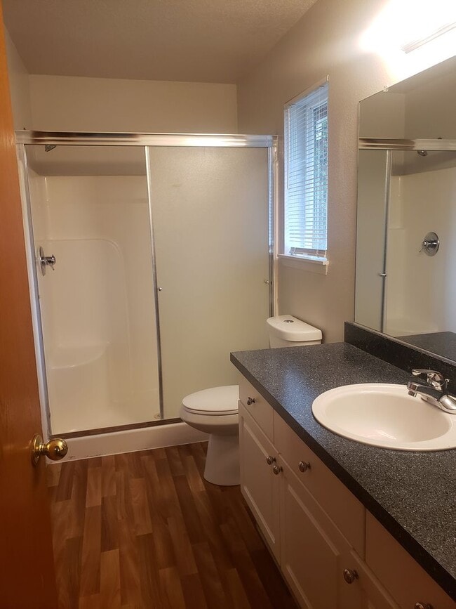 Building Photo - Wonderful townhouse in East Portland! rentalsc21.com