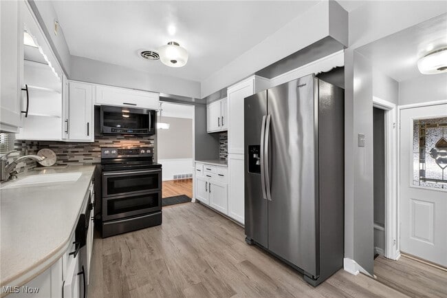 Building Photo - 8310 Broadview Rd