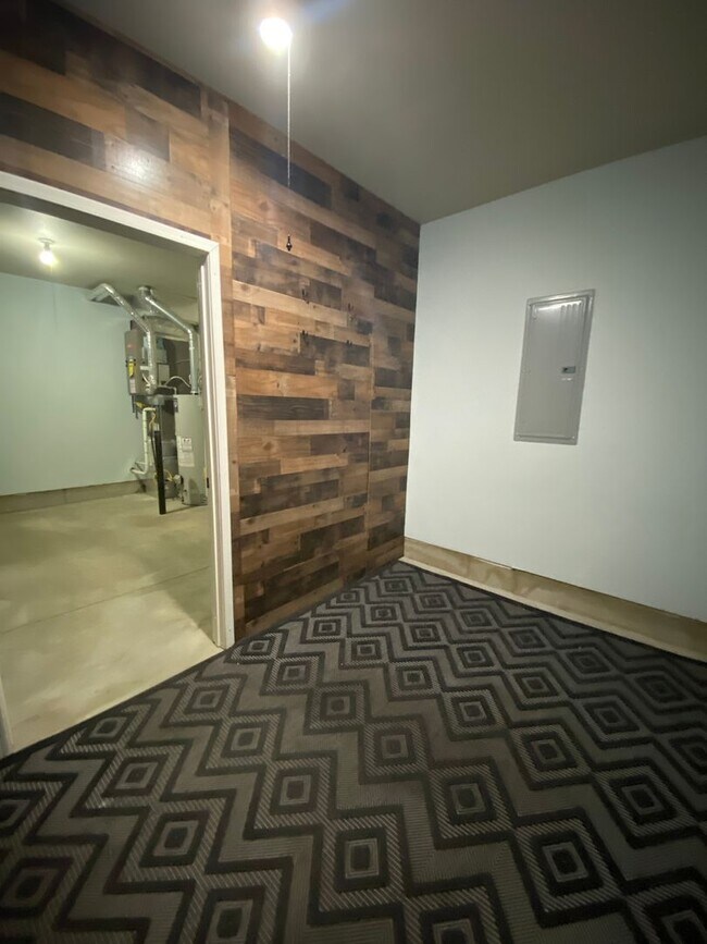 Building Photo - Spacious 3-Bedroom Home with Bonus Room in...