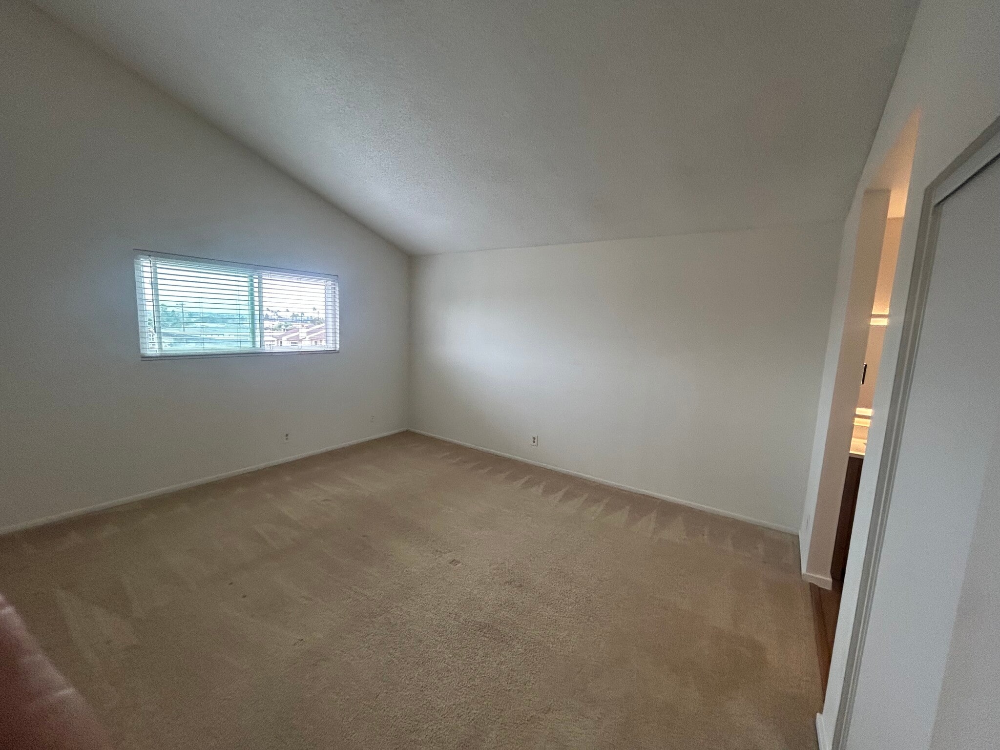 Master bedroom - 25925 Oak St