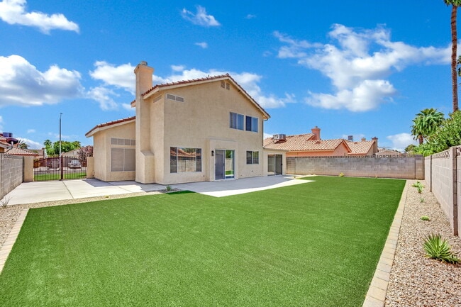 Building Photo - Step into this charming 3-bedroom, 3-bathroom home that has so much to offer!