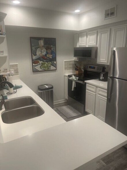 Building Photo - 1282 Beach Blvd