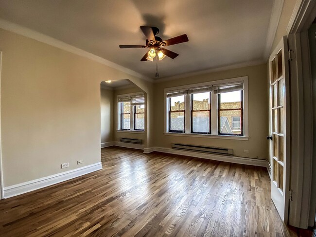 Building Photo - 4735 N Hermitage Ave