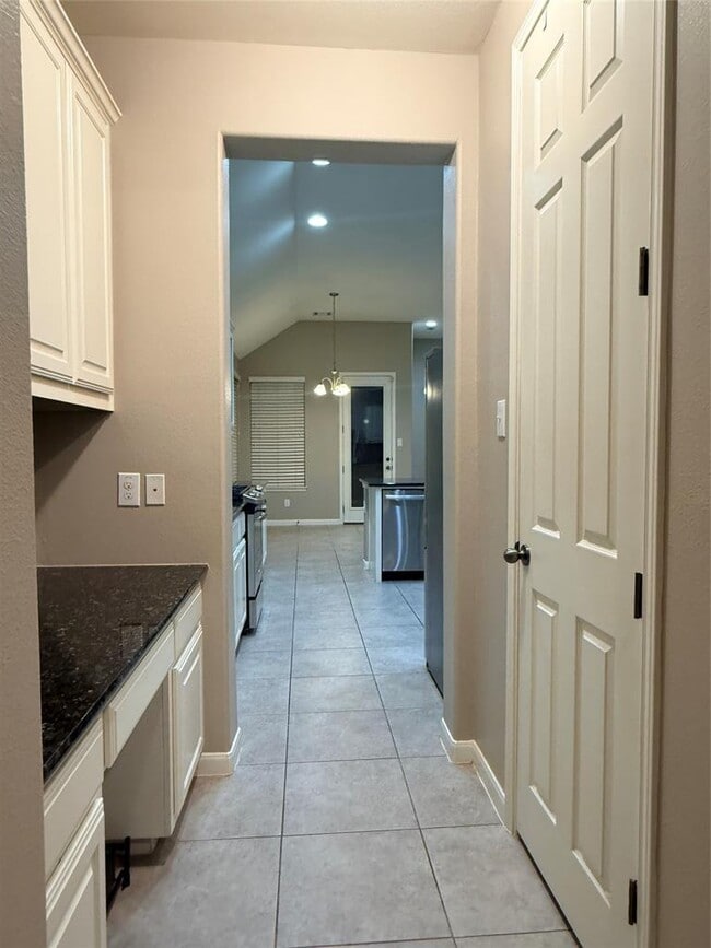 Building Photo - 112 E Adelanta Place