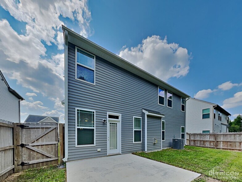 Building Photo - 2203 Wise Owl Dr