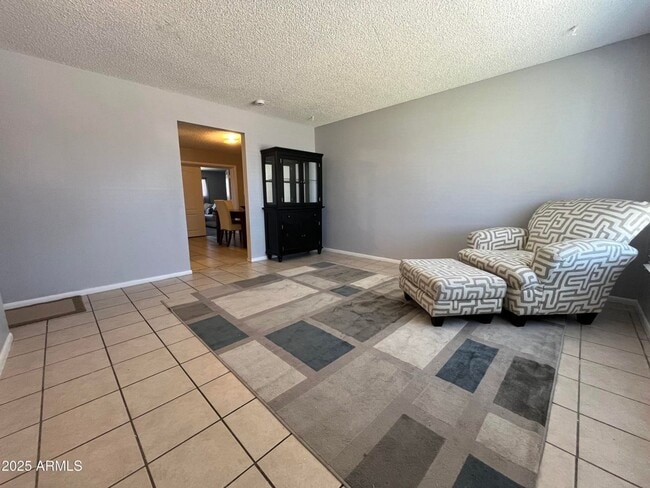 Building Photo - Amazing 3 Bedroom 2 Bath home in Tempe