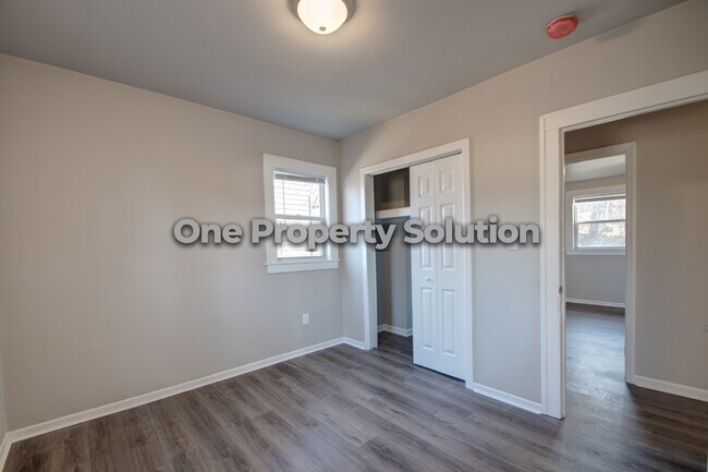 Building Photo - 1520 W 45th St