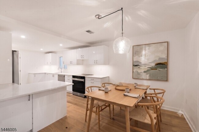 Building Photo - 5E Somerset Hills Village