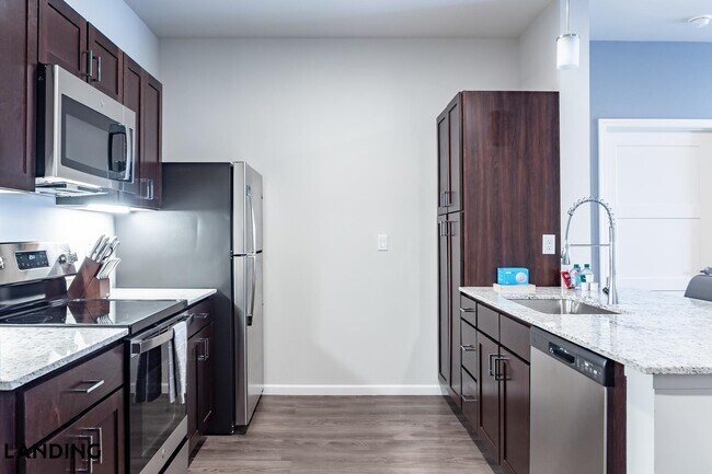 Building Photo - 2023 N Broadmoor Ave